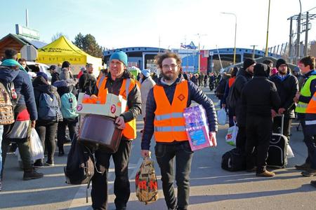 Mostly individuals help refugees; state's role less apparent on Ukrainian border