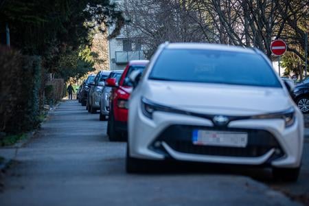 Parking on Bratislava pavements will be banned from October 1