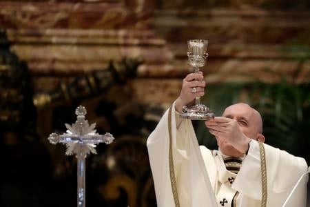 Full vaccination entrance ticket to masses celebrated by pope