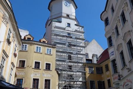 Famous statue ready to reveal its treasures as reconstruction of Michael’s Tower in Bratislava gets underway