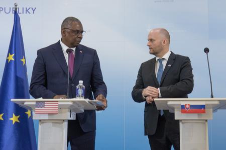 US Secretary of Defence Lloyd Austin and Slovak Defence Minister Jaroslav Nad in Bratislava. 