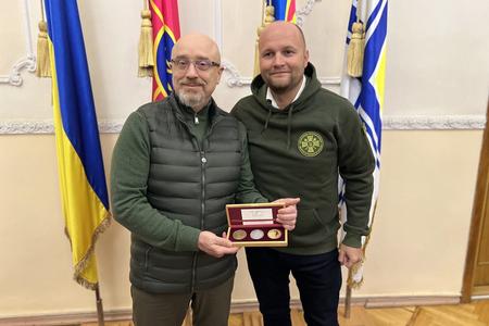 Ukraine Defense Minister Olexij Reznikov (left) and his Slovak counterpart Jaroslav Naď.