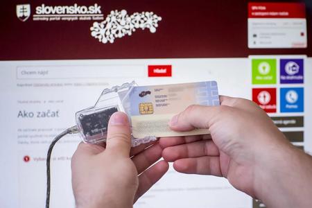 By late October 2022, almost 60,000 people had applied for a new electronic ID due to an expiring qualified certificate necessary for electronic signature.