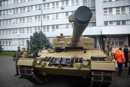 First German tank arrives to Slovakia to compensate for aid to Ukraine