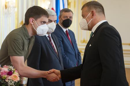 Mayor of the Ukrainian city of Melitopol, Ivan Fedorov (left) and Parliament's Speaker Boris Kollar (right).