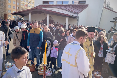 Освячення кошиків на подвір'ї кошицького кафедральному храму, Великдень 2023.