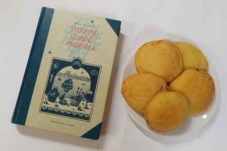 The cookbook Z Kuchyne Starého Prešporka (From the Cuisine of Old Pressburg) by Peter Ševčovič with kapustníky.