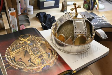 A replica of the Hungarian coronation crown will be exhibited at Trenčín Castle in the summer.