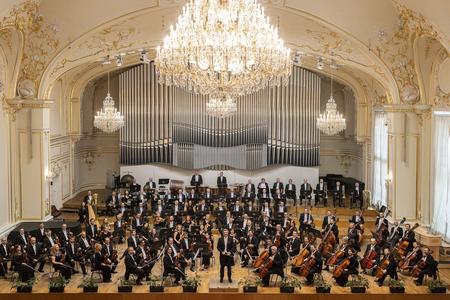 Daniel Raiskin and the Slovak Philharmonic Orchestra.