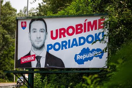 The dog-whistle messaging of Repubilka’s leaders leaves observers in no doubt about their true identity: “We will put things in order”, says one of the billboards. 