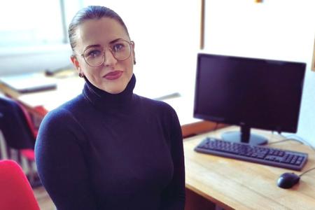 Ganna Konovalenko had taught English to the youngest children at a primary school in her home village before she had to flee the war in Ukraine. Today, she is a teaching assistant in Zvolen, central Slovakia, where she helps Ukrainian pupils. 