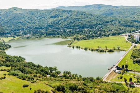 The Môťová water reservoir in Zvolen also goes by the name "Sekierska Priehrada".