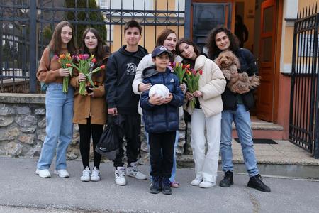 Yulia Pisetska with her children.