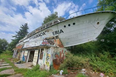The boat Roháče lies in ruin after many years in disarray.