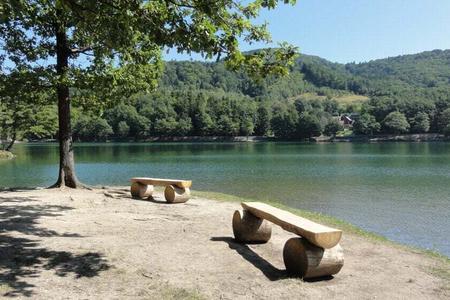 Počúvadlo Lake is the largest of the 24 Štiavnica lakes, and in its vicinity there are also the most accommodation facilities of various kinds. 