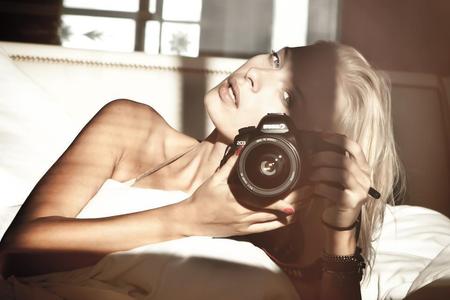 Slovak photographer Katarína Benzová is suing Guns' Roses. 