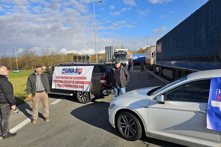 A temporary UNAS blockade in eastern Slovakia in November 2023.