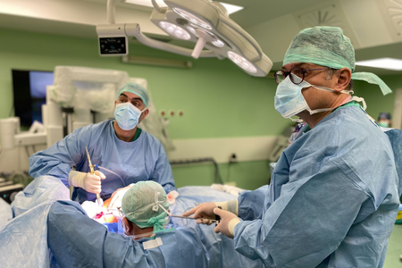 Surgeons in Banská Bystrica performed the very first robot-assisted thyroid surgery in central Europe. 