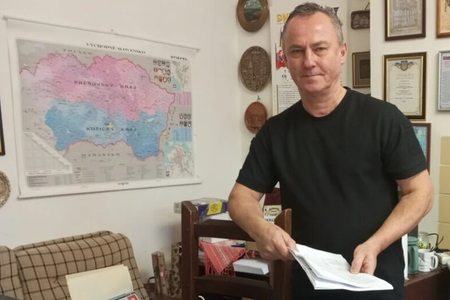 Eduard Buraš vo svojej kancelárii. (Zdroj: Korzár/Elena Danková)