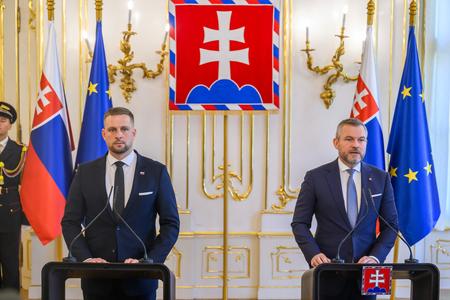 President Peter Pellegrini (right) with the new health minister, Kamil Šaško.
