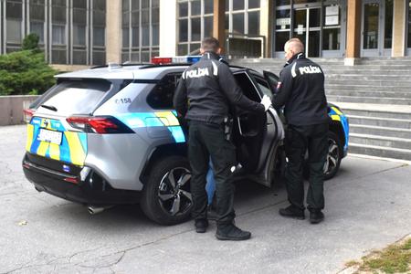Lukáša eskortovala polícia na košický mestský súd.