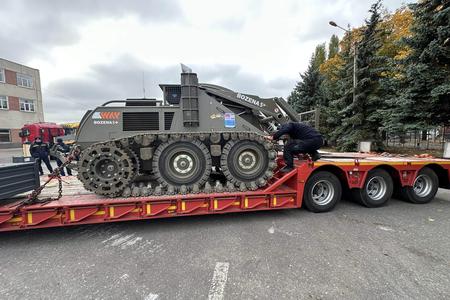 Перевезення "Божени 5" до України.