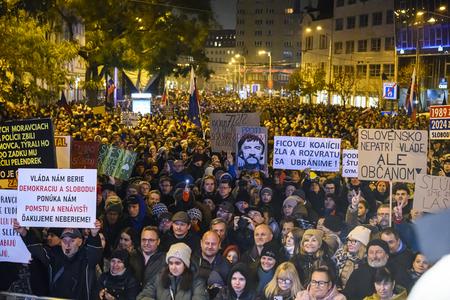 On the occasion of the 35th anniversary of the Velvet Revolution, up to 18,000 people gathered on Sunday on the Bratislava's Námestie SNP square at a meeting held by opposition parties Progressive Slovakia, SaS and KDH.