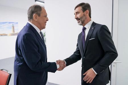 Russian Foreign Minister Sergey Lavrov (l) met his Slovak counterpart, Juraj Blanár, on December 5 in Malta.