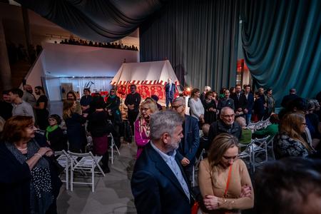 Celebrated gallery head quits over successor’s carpenter job offer