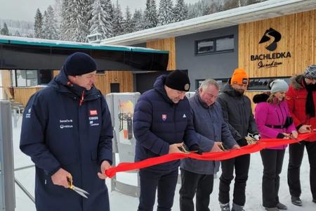 A new six-seater cable car has opened at the Bachledova Valley ski resort.