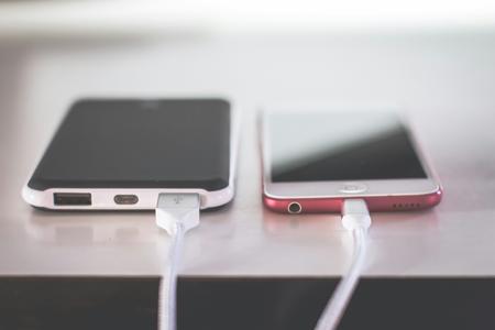 Одного типу зарядного пристрою вистачить для мобільних телефонів або планшетів, куплених в ЄС