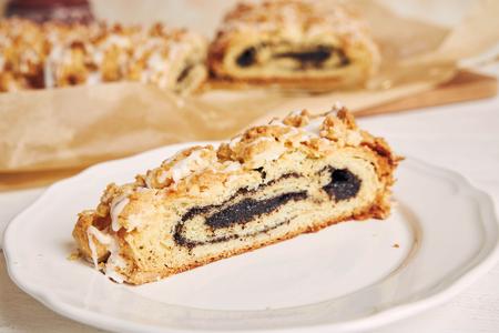 Cake with poppy seeds