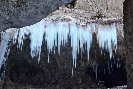 The icefall along the road between Tisovec and Bánovo.