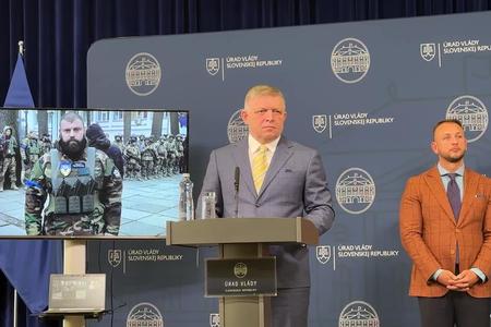 Robert Fico a Matúš Šutaj Eštok na tlačovej konferencii.