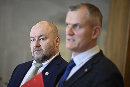 MP Rudolf Huliak (l) and MP Roman Malatinec (r) have known each other for about 20 years.