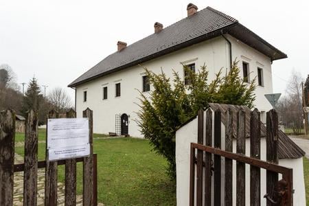 The Radoľa Manor in the village of the same name near the town of Kysucké Nové Mesto houses an exhibition of around 300 alphabet books from all over the world.