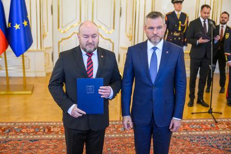From left: MP Rudolf Huliak (independent, Smer nominee for Sports and Tourism Minister) and President Peter Pellegrini.