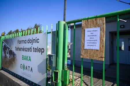 A sign at the dairy farm in the village of Baka, Dunajská Streda district, on 21 March 2025.