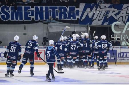 The HK Nitra ice-hockey players are celebrating their victory and making it to the finals.