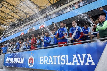Vlani sa slovanisti tešili z titulu po domácej bezgólovej remíze s Dunajskou Stredou v 5. kole nadstavby. Tentoraz môžu mať definitívu zisku majstrovskej trofeje po dueli v Dunajskej Strede. 
