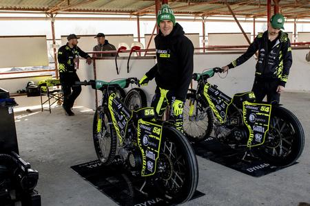 Martin Vaculík v depe s mechanikmi.