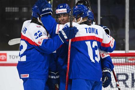 Slovenskí reprezentanti si vo štvrťfinále MS hráčov do 18 rokov poradili s Nemcami 3:2.