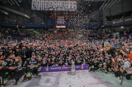 Hráči HC Košice sa tešia z dvanásteho majstrovského titulu v histórii klubu.