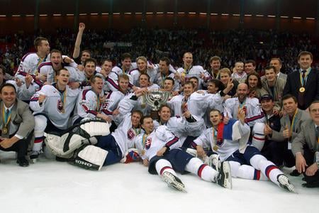 Zlatý hokejový tím Slovenska  na MS v Göteborgu 2002.