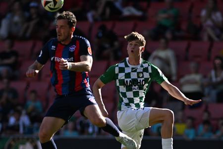 Útočník Marek Kuzma (vľavo) bol dôležitý hráč na ceste Zlatých Moraviec k spečateniu druhého miesta v Niké lige.