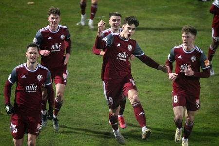 Radosť hráčov Podbrezovej. Z postupu do play-off sa budú určite tešiť, ak prehrajú v Trnave.