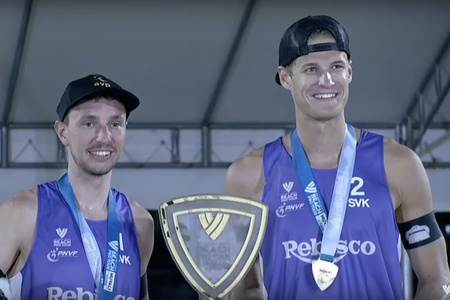 Ľuboš Nemec (vľavo) a Adrián Petruf vyhrali turnaj BPT Futures v Nuvali. 