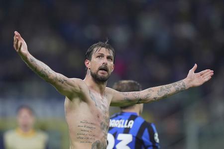 Francesco Acerbi strelil gól, ktorý poslal Inter Miláno do predĺženia.