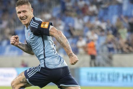 Juraj Kucka, ktorý odohral za Slovan tri sezóny a strelil pätnásť gólov, sa rozhodol ukončiť aktívnu kariéru.