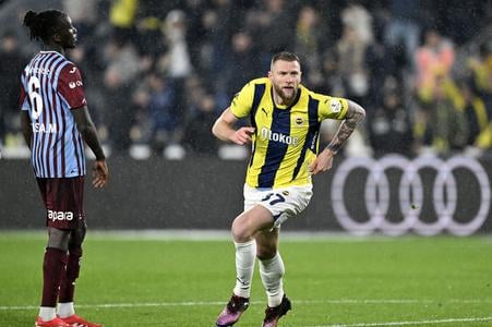Milan Škriniar (vpravo) v drese Fenerbahce Istanbul.